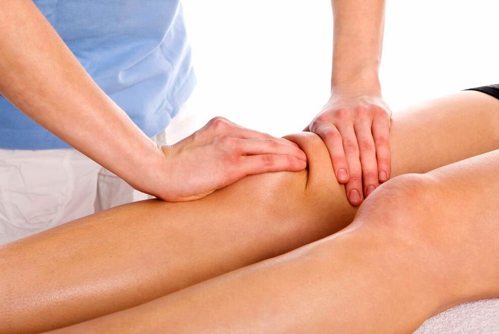 Therapeutic massage for sore knee